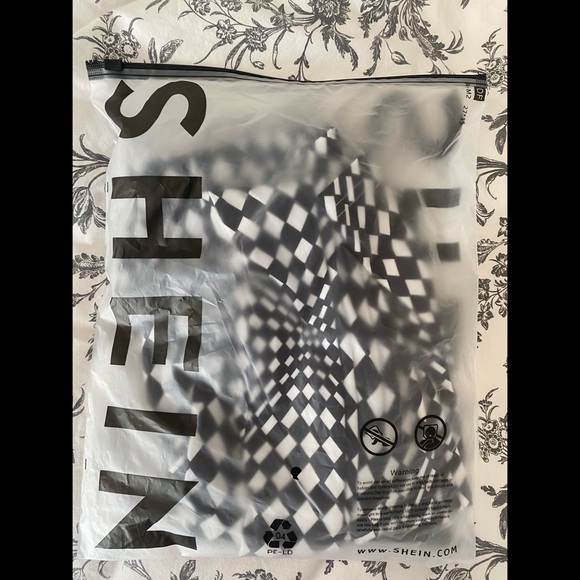 Checkered Print Flare Pants - Picture 4 of 5